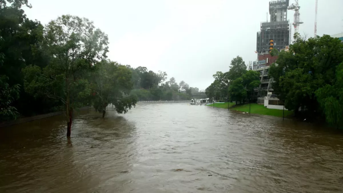 Australia hit by worst floods in 30 years