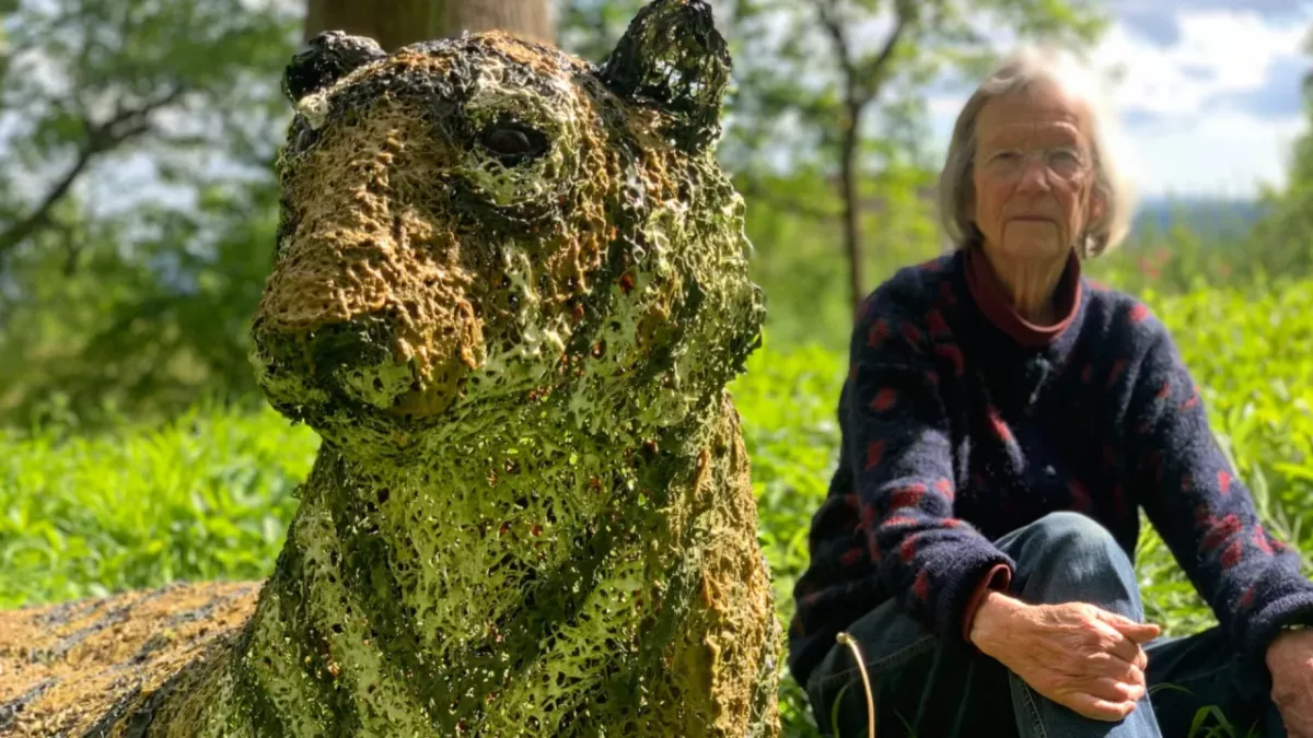Juliet Simpson and her lifelike tiger sculpture