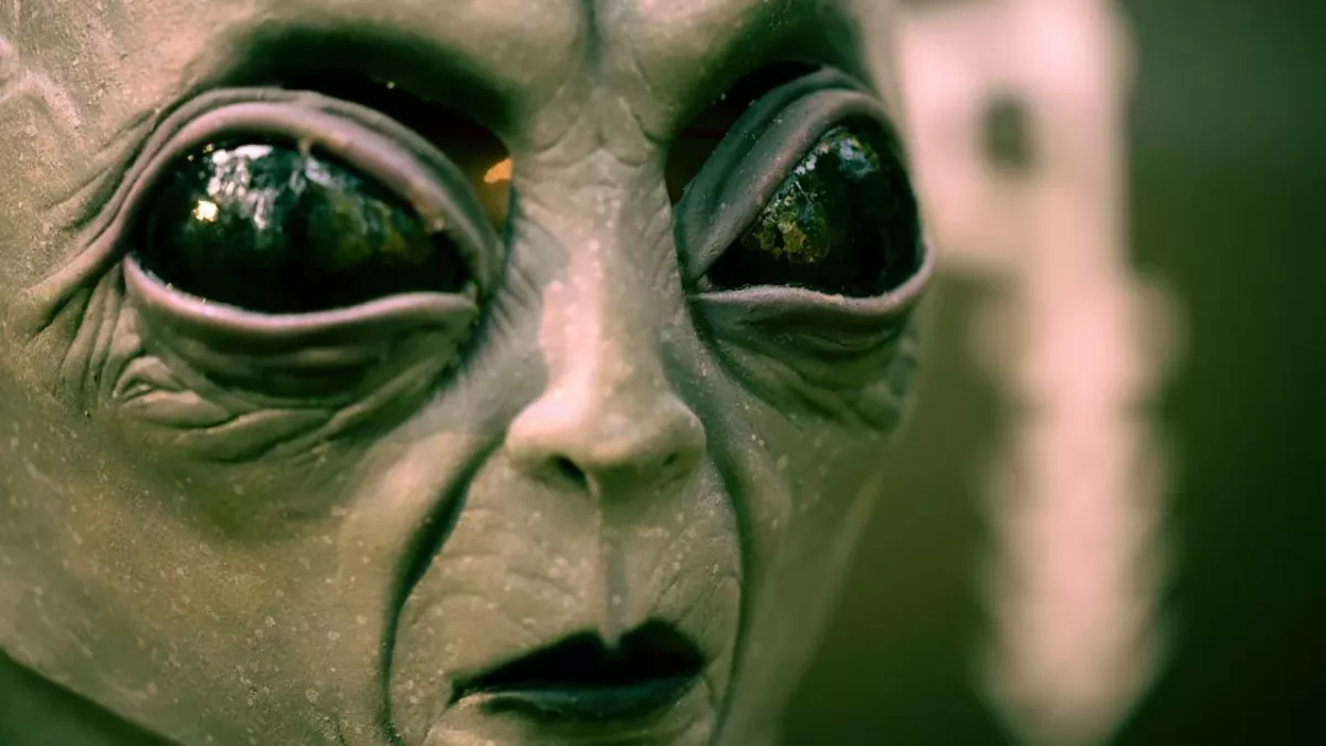 NASA astronaut recounts how he saw hair-raising cigar-shaped UFO 