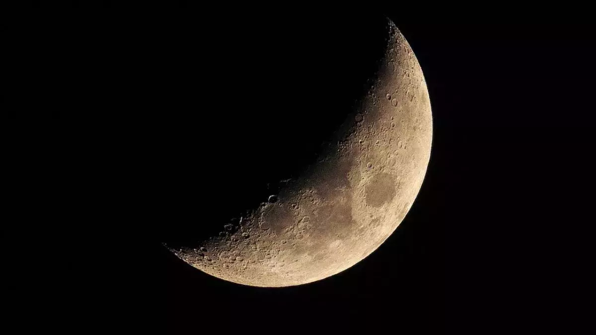 Struggling to sleep? One study suggests the moon might be to blame