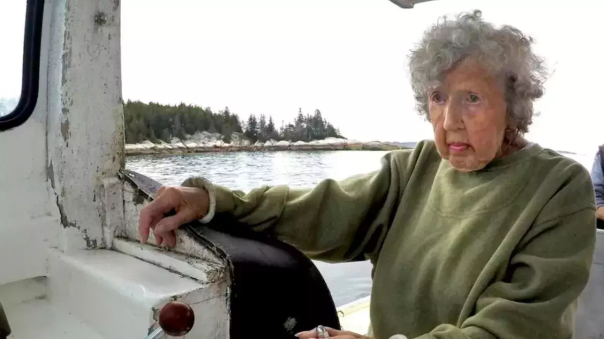 101-year-old woman refuses to retire despite working this very dangerous job