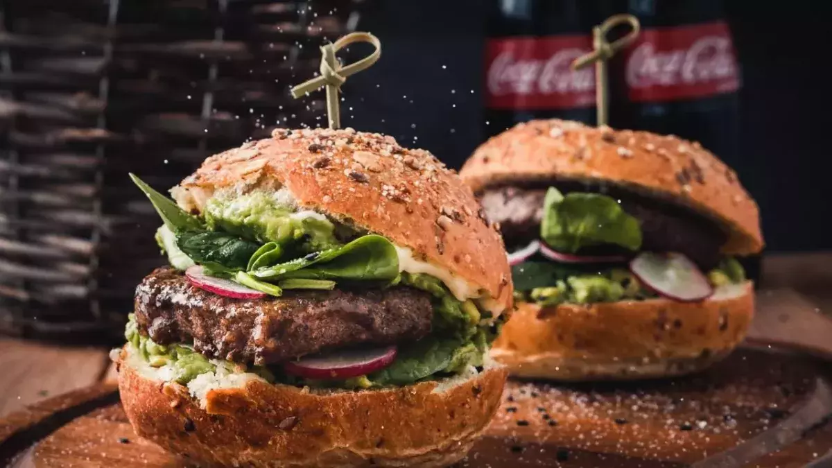 19 fast food employees arrested for not giving police free burgers