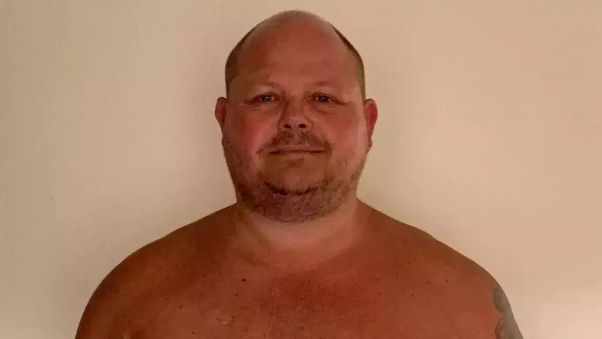 48-year-old Dad loses 7 stone in just 90 days, now flaunts incredible six pack