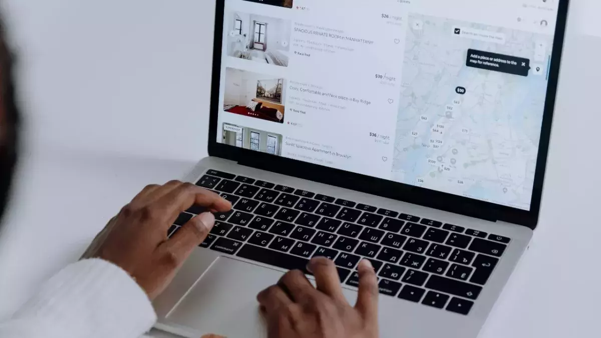 Airbnb to host Afghan refugees