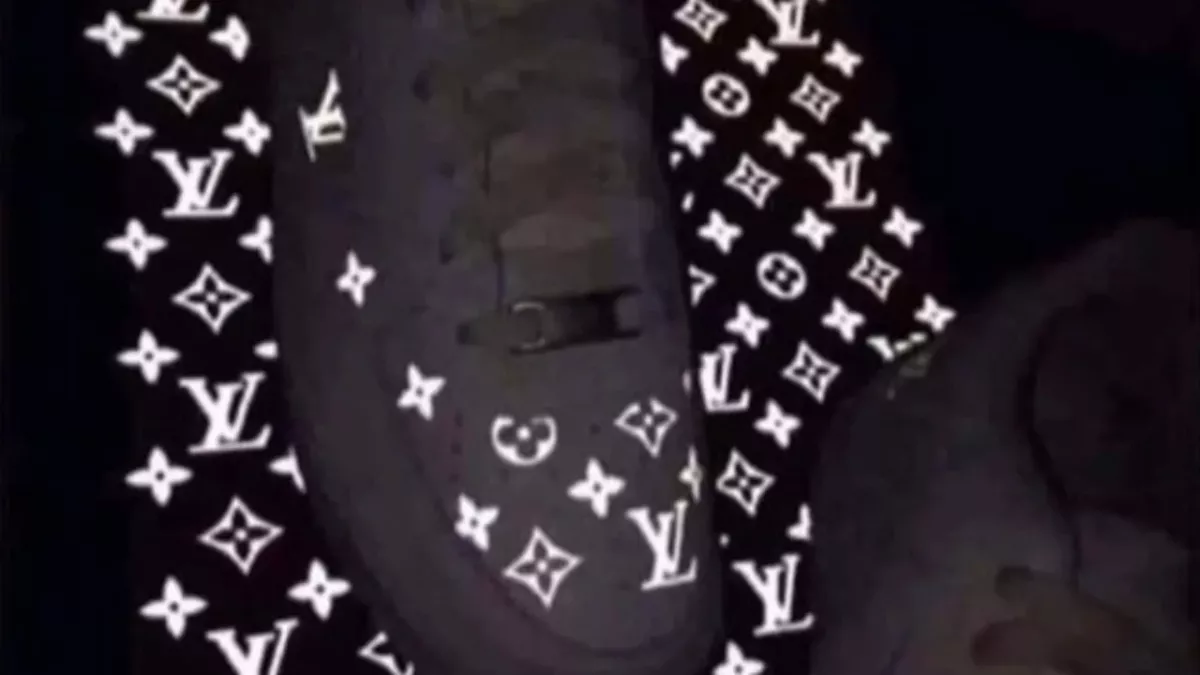 Are these trainers black or white?