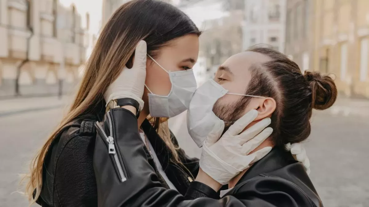 This couple's kiss cost them £360