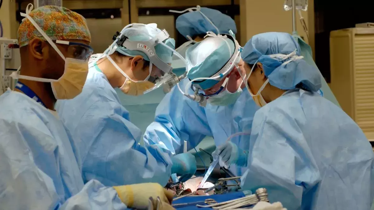 Doctor accidentally amputates the wrong leg of patient