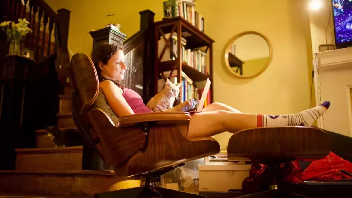 Elderly woman's cats devour her body from the waist up