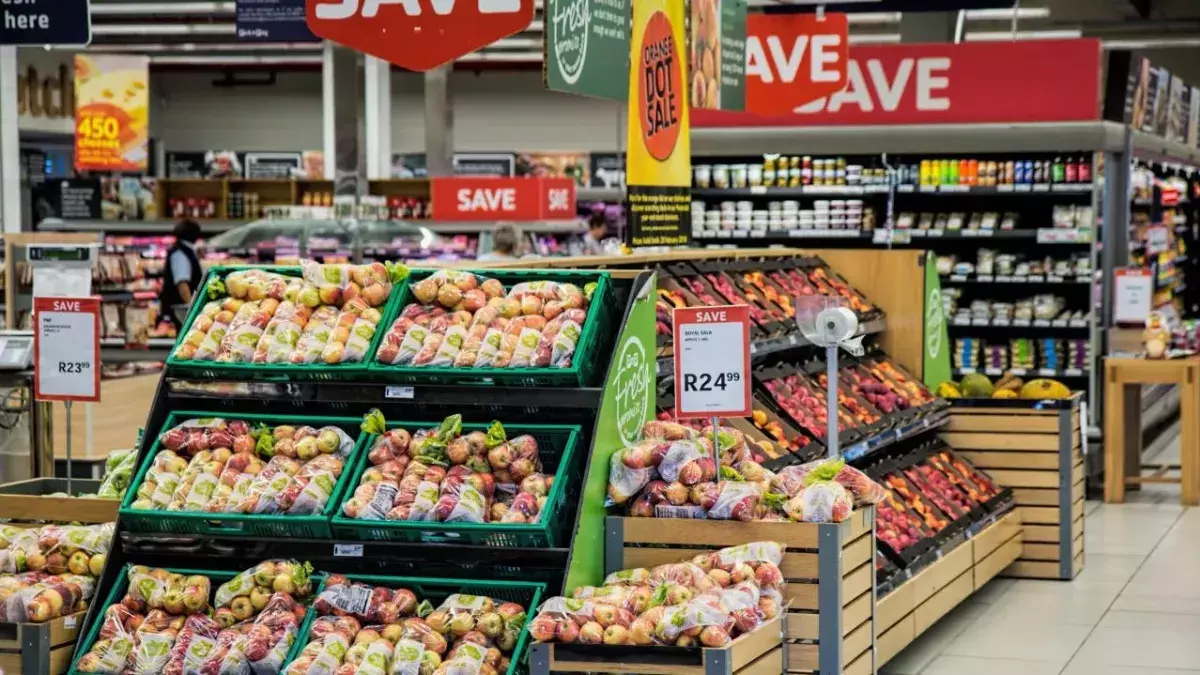 Food stores in the UK may be forced to shut down due to COVID quarantine rules