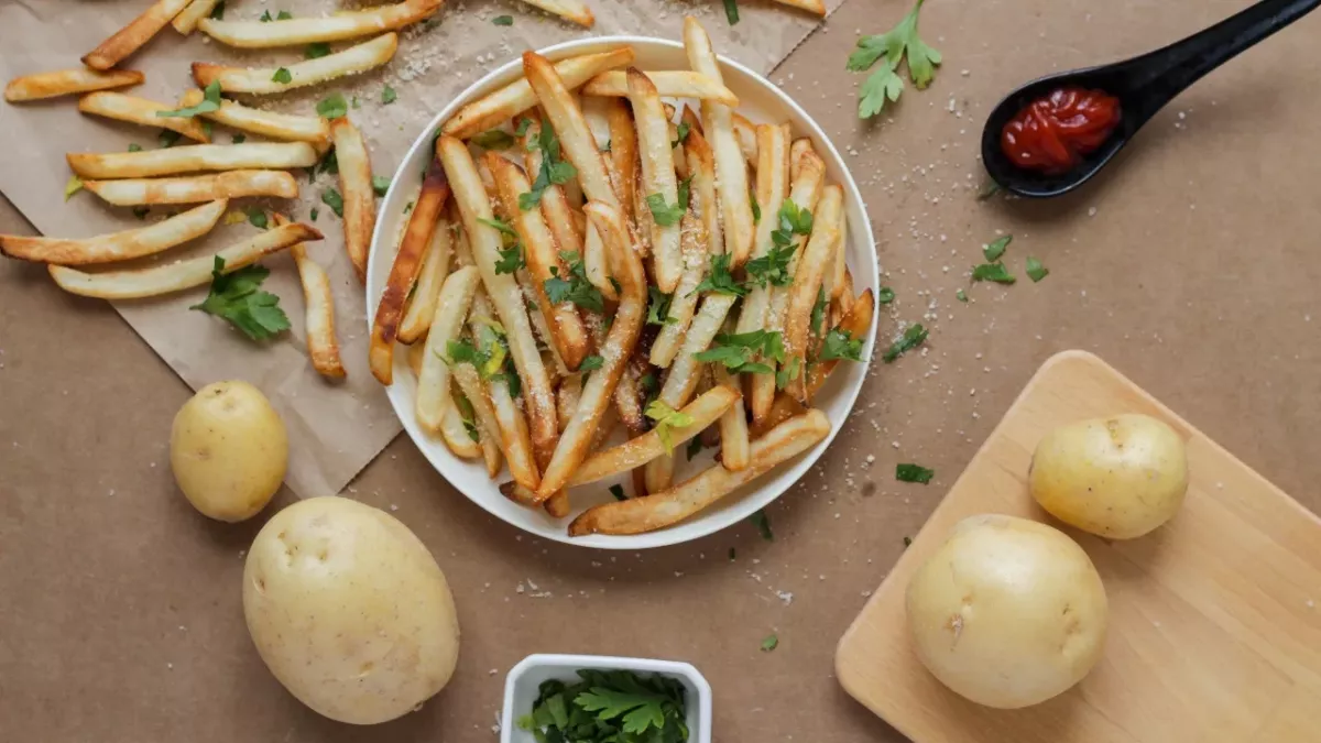 This fruit will prevent your potatoes from sprouting!