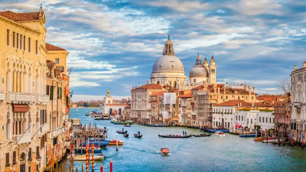 Italy scraps quarantine for fully vaccinated Brits