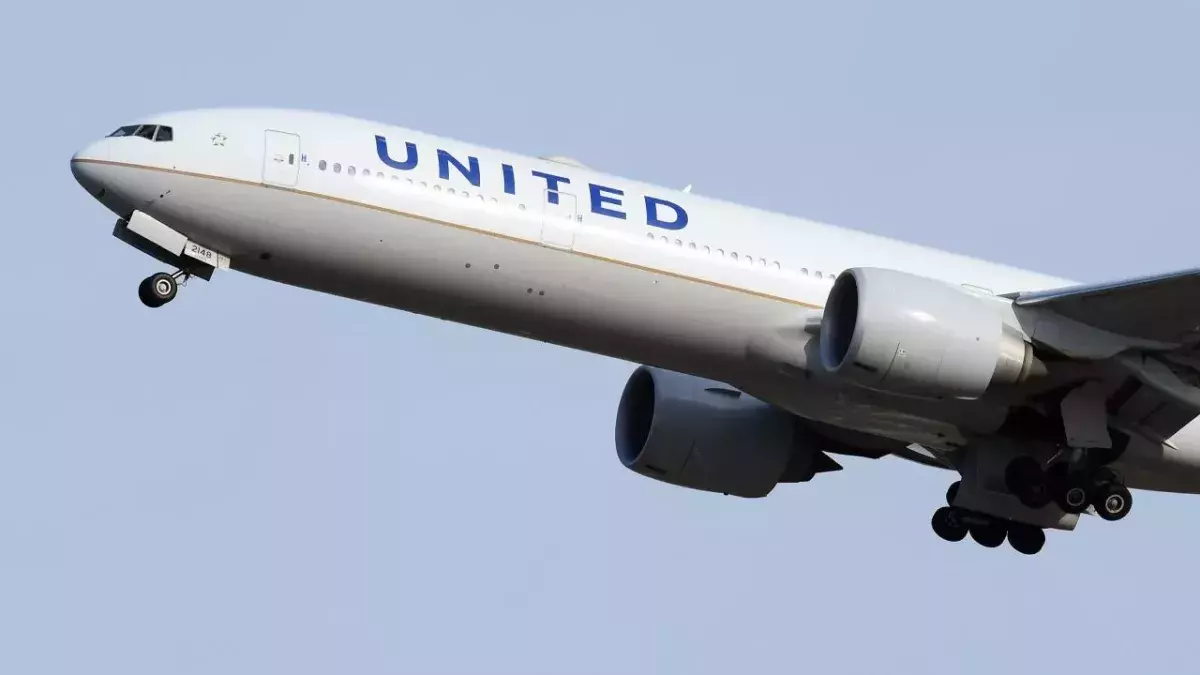 Man kicked off plane for wearing women’s thong as face mask