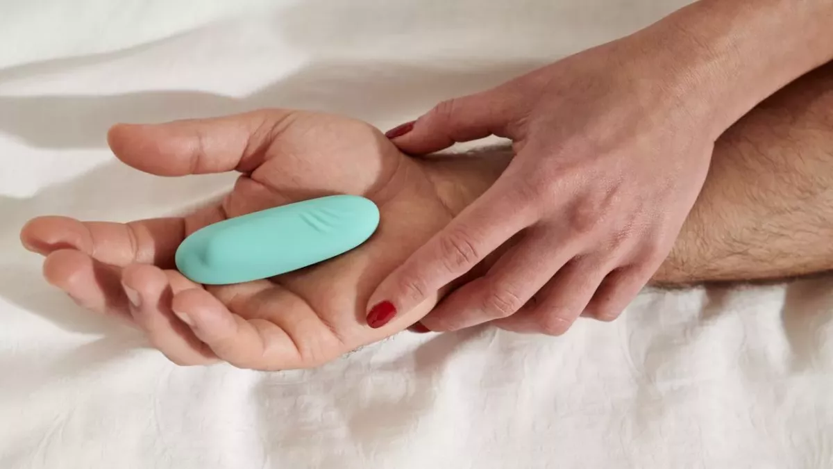 New sex toy allows you to climax alongside adult performers