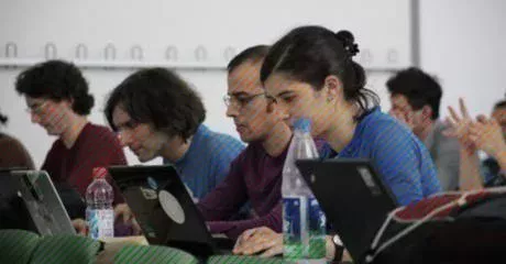 Øyvind Kolås has created an optical illusion that tricks your brain into seeing black and white pictures in color.