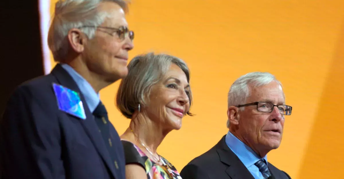 The Richest Family In The World Earns 4 Million Dollars… An Hour