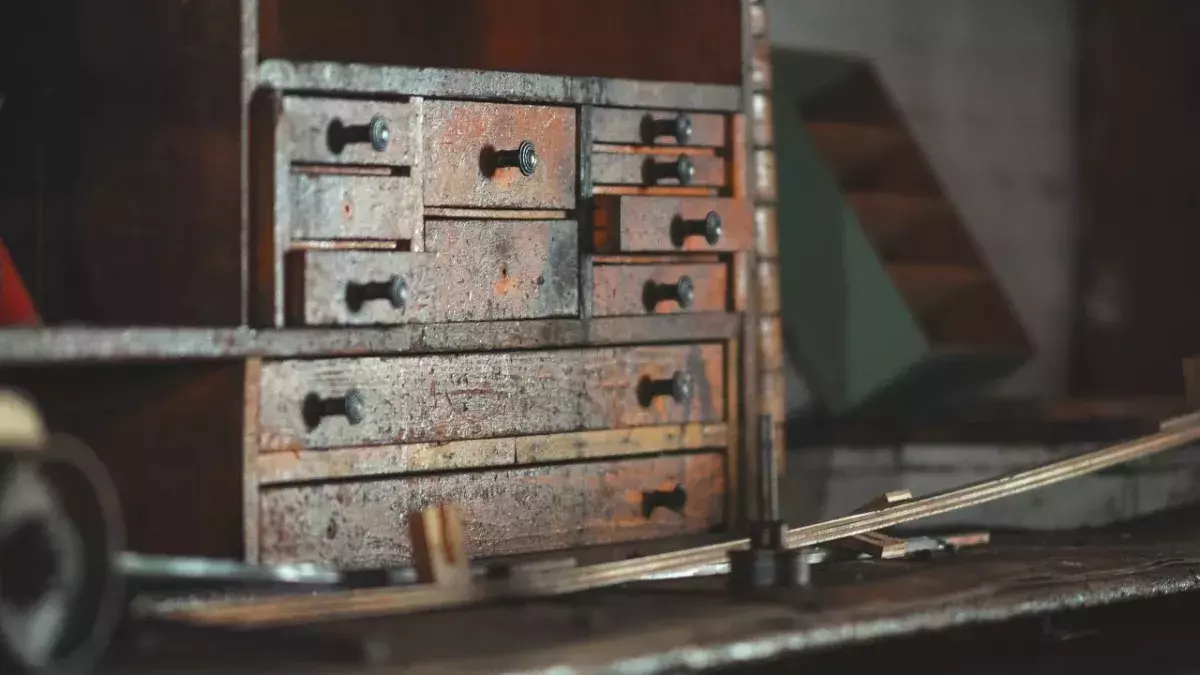 Sisters discovered fortune worth thousands hidden in their garage