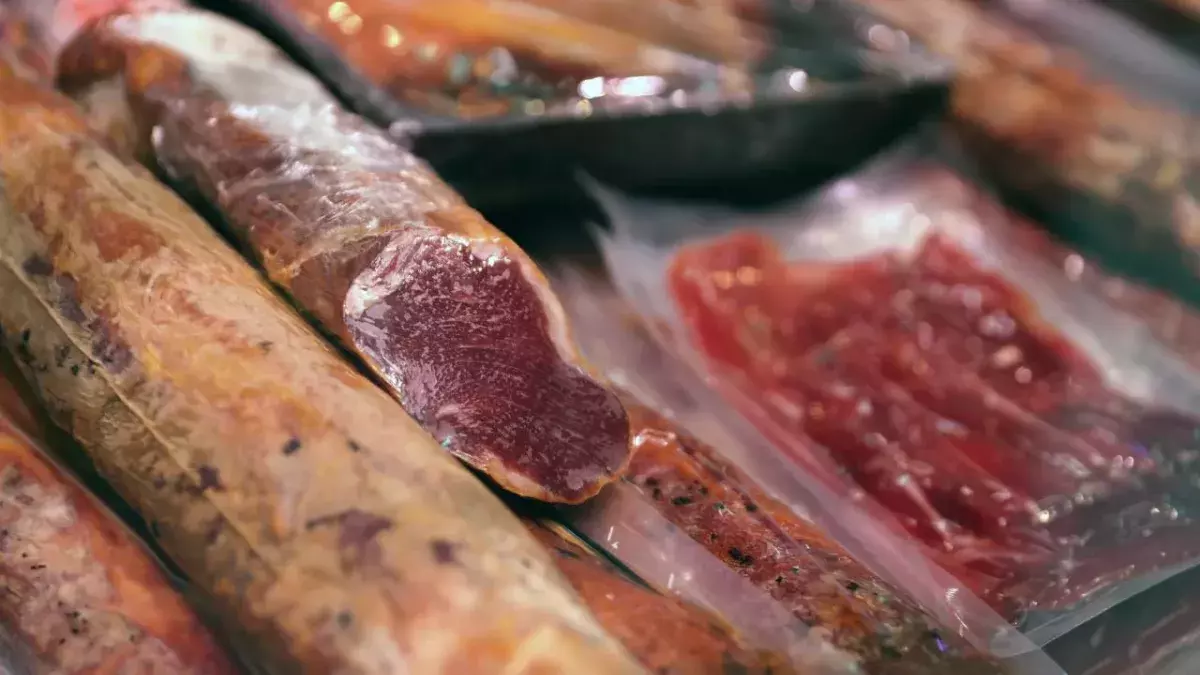 Spain’s ham sniffers prepare for a hectic season, sniffing 800 hams daily