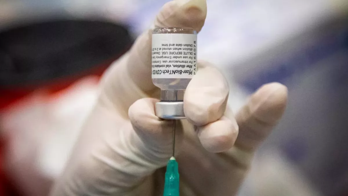 Study shows two in five high-risk people have ‘low or undetectable’ COVID antibodies after two jabs