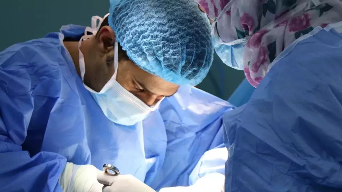 Surgeon amputates wrong leg of elderly patient
