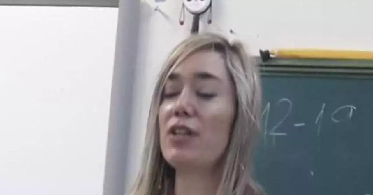 Teacher uses own body to teach anatomy