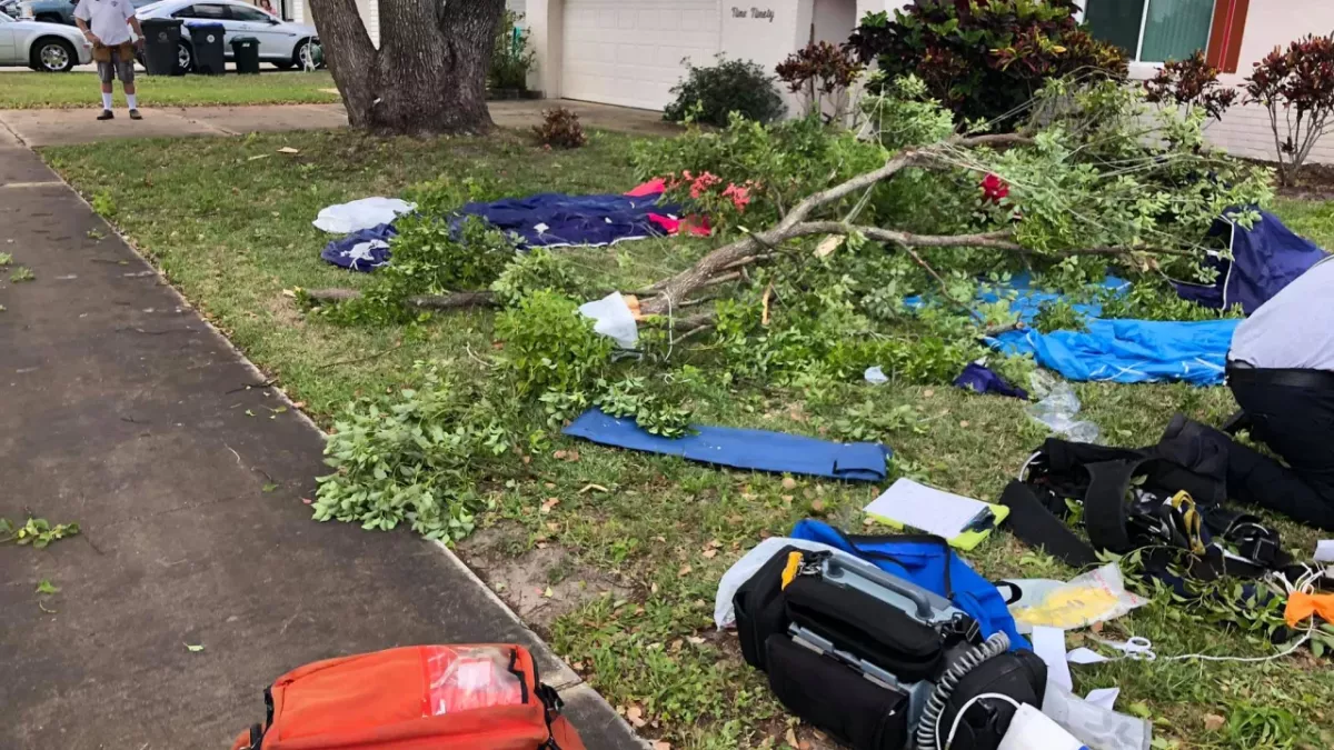 Two skydivers crash-landed into a strangers front yard
