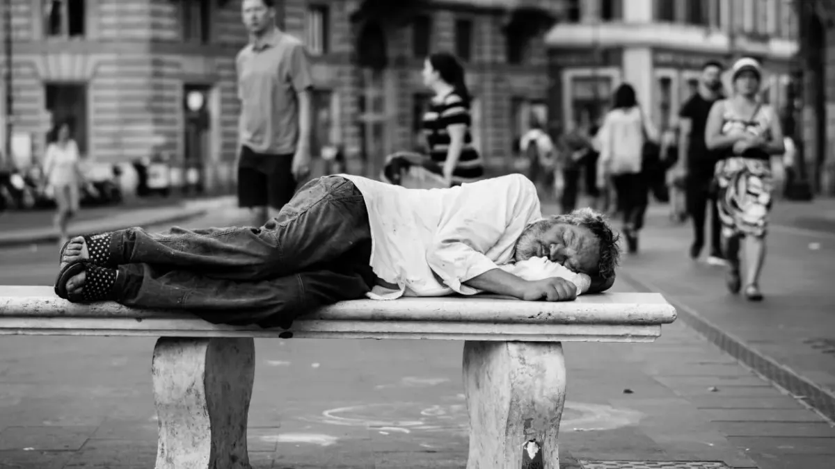 The UK to prioritize COVID-19 vaccination to the homeless