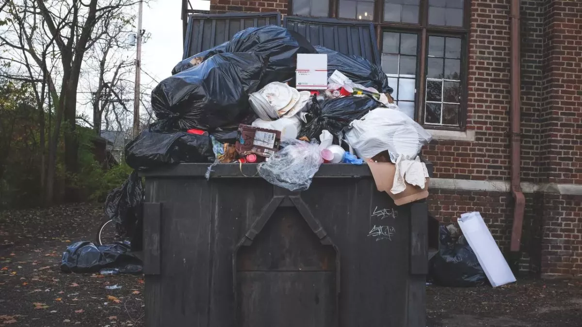 Women have smellier flatulence than men do