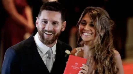 Check out this adorable picture of Lionel Messi and Antonella Rocuzzo.