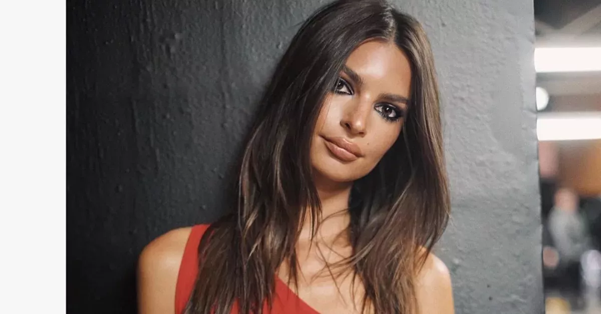 Emily Ratajkowski Wore A Bikini On The Street