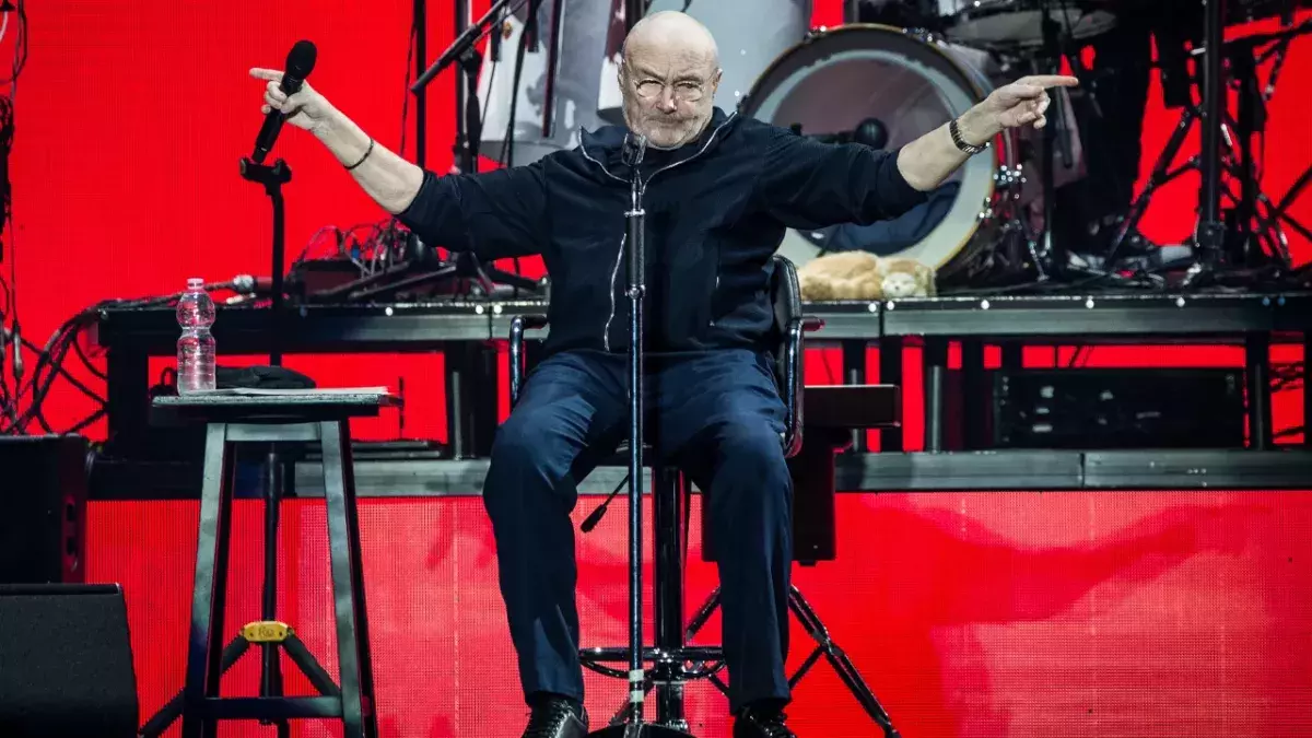 Phil Collins gets rave reviews for sitting down farewell performance