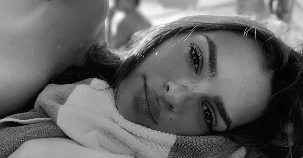 This Photo Of Emily Ratajkowski Has Fans Worried