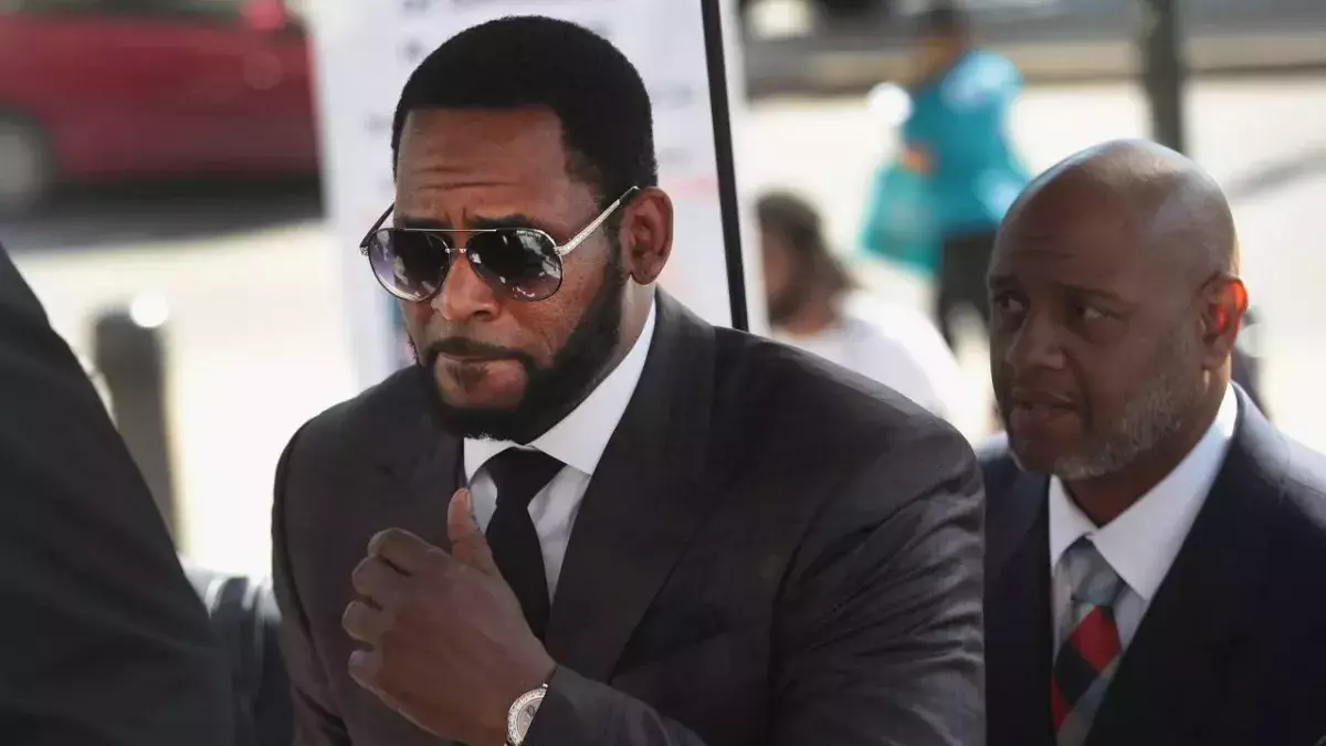 R. Kelly trial: Singer forced all his victims to write letters denying they were sexually abused
