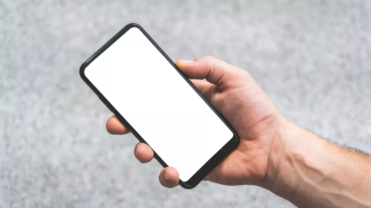 If You Have an Android Phone, Never Set This Photo As the Wallpaper