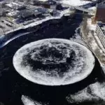 This giant iceberg spins on itself like a disk!