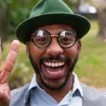 Here's Why You Shouldn't Make The ‘V Sign In Photos Anymore