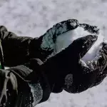 Massive Snowball Fight in Leeds Gathers 200 People Despite Lockdown