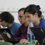 Øyvind Kolås has created an optical illusion that tricks your brain into seeing black and white pictures in color.