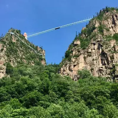 100 metres high glass bridge breaks and leaves tourist stranded at the top