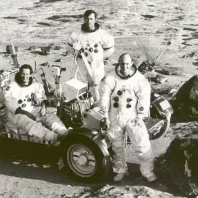 Why Is the Internet So Fascinated by This Photo of Astronauts?