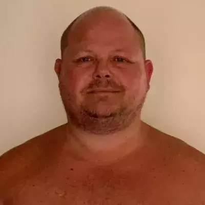 48-year-old Dad loses 7 stone in just 90 days, now flaunts incredible six pack