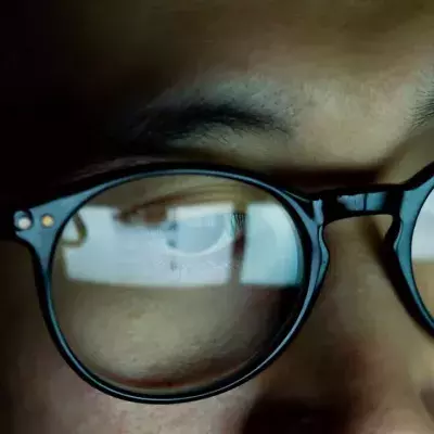 Blue lights from screen could reduce our life expectance