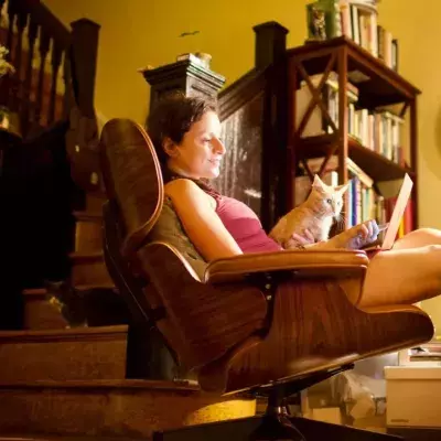 Elderly woman's cats devour her body from the waist up