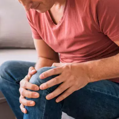 Man Drove To The Emergency Room Because His Legs Had Turned Blue, Then He Wanted The Earth To Open Up And Swallow Him