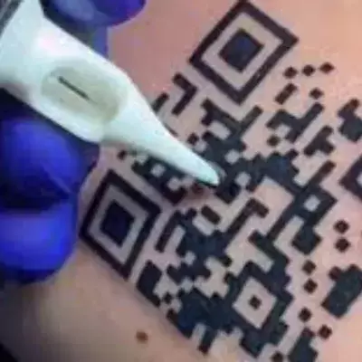 Man tattoos proof of vaccination QR code on arm