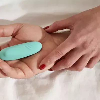 New sex toy allows you to climax alongside adult performers