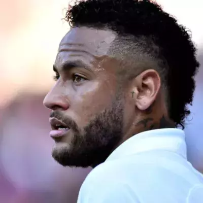 Neymar Pays His Friends Every Month!