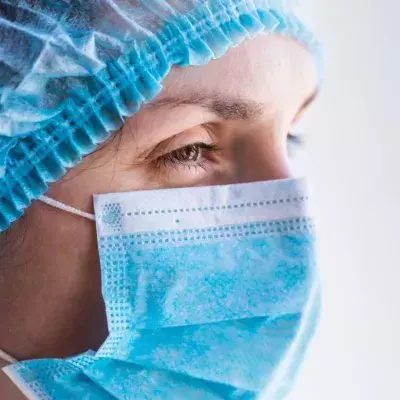 Nurse Warns Public After Testing Positive for COVID Following First Jab