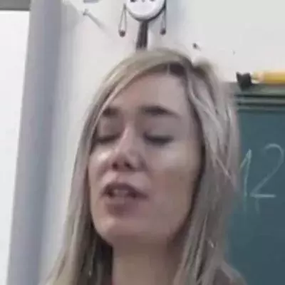 Teacher uses own body to teach anatomy