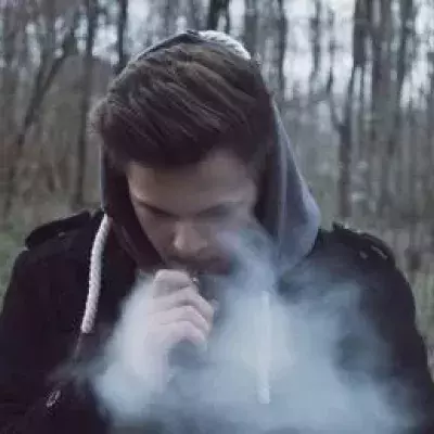 Teenager Vaping