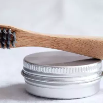 What causes bad breath in the morning?